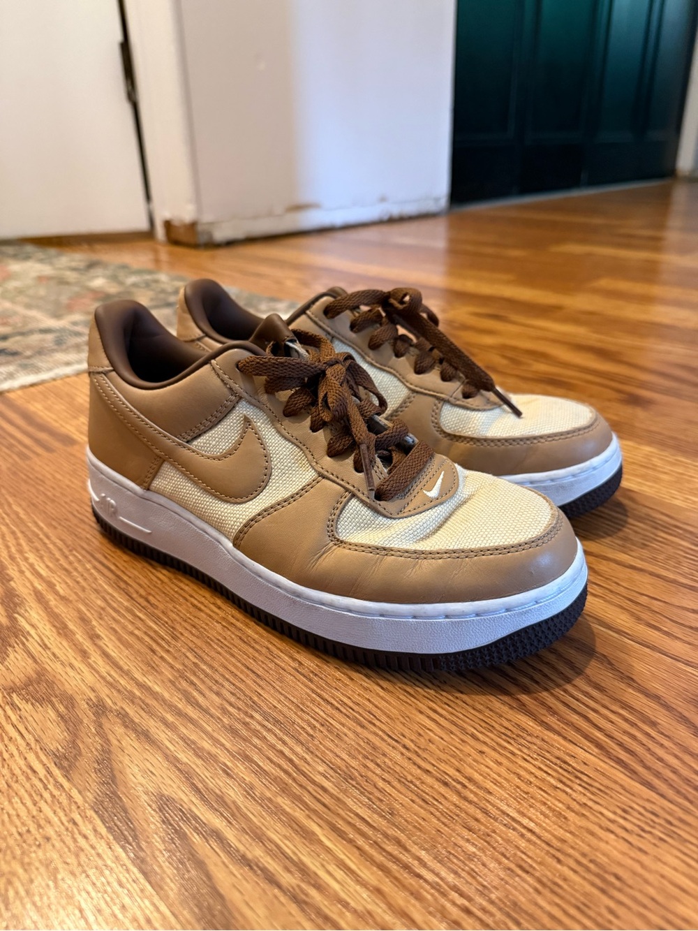 Nike Women’s Low-Top Sneakers in Brown and Cream